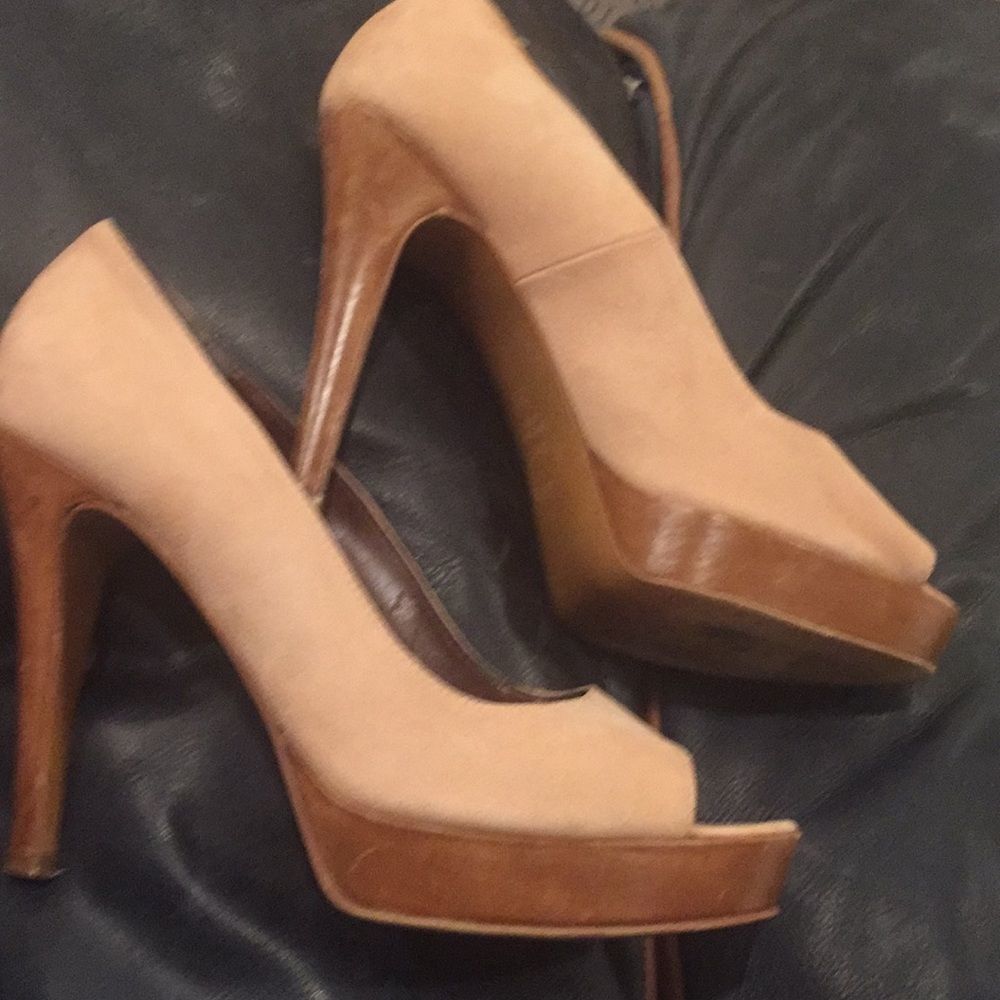 Un Deux Trais Italian pumps peep toe heels
